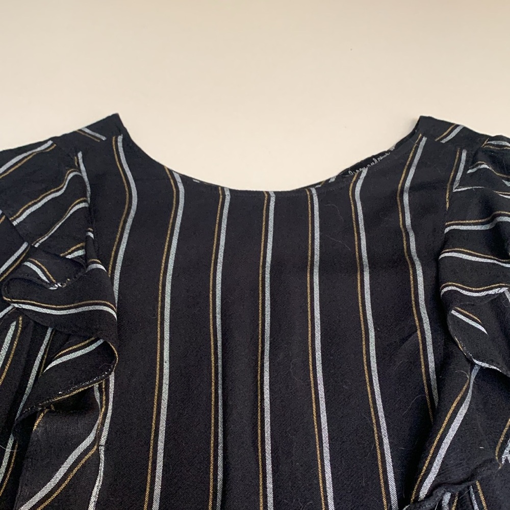 Alison Andrew’s Ruffled Blouse - Picture 4 of 8